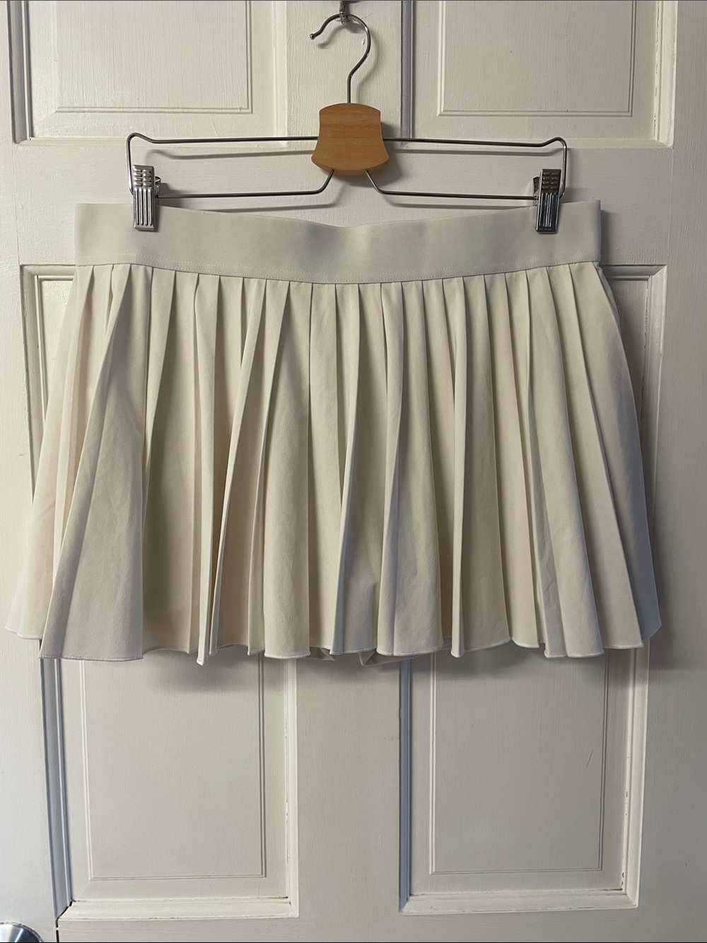 Aritzia TNAction white pleated tennis mini skirt with shorts women’s size XL